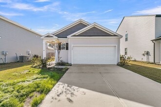 Building Photo - 3 Bedroom 2.5 Bath Located in Pine Hills i...