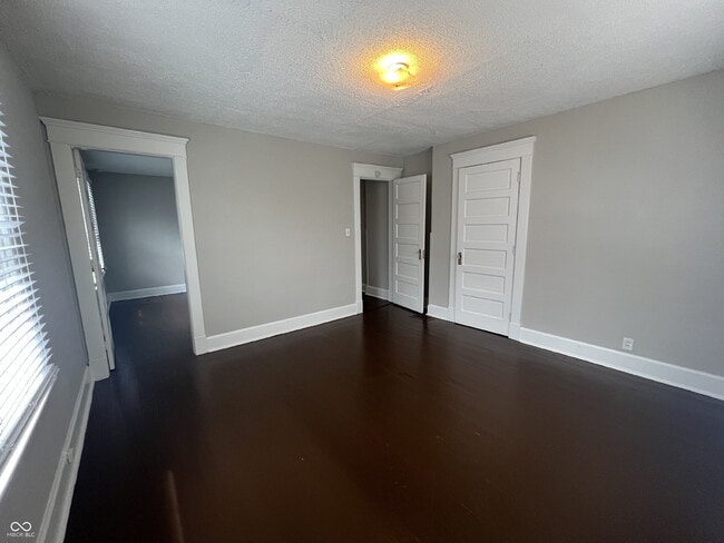 Building Photo - 826 N Beville Ave