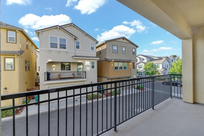 Building Photo - Modern, Bay View, 2 year old, 3 Bedroom, 3...