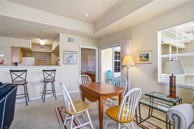 Building Photo - 1000 Villagio Cir