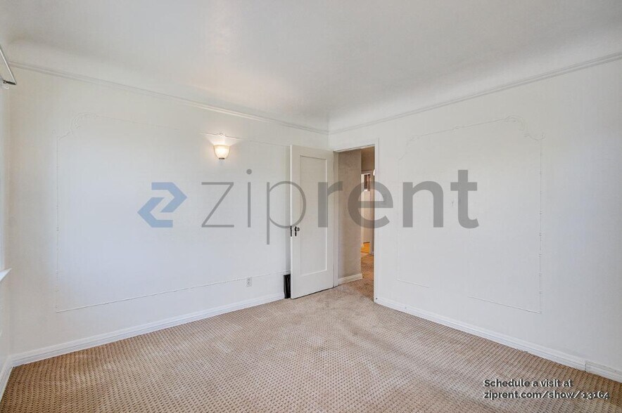 Building Photo - Unit