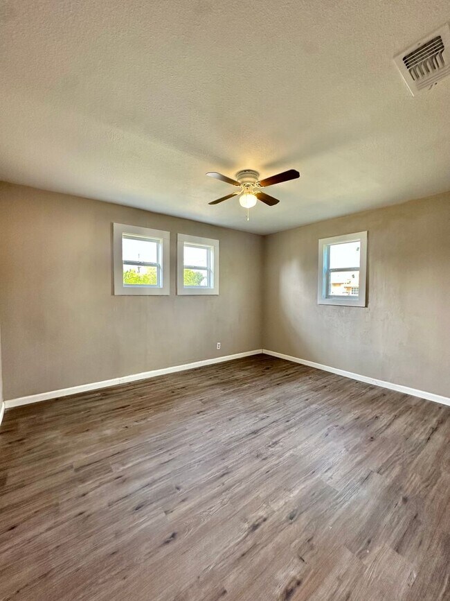 Building Photo - Coming Soon - 3 Bedroom Home Near Bradford...