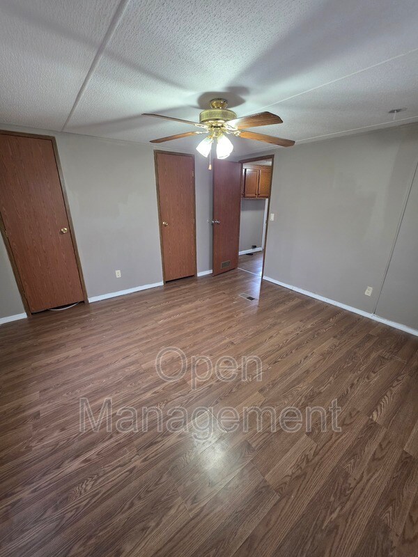 Building Photo - 16 English Village Park