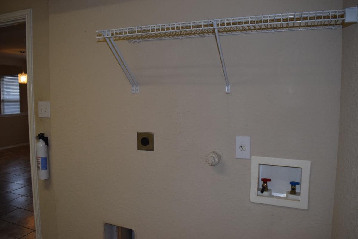 Building Photo - 333 Diana Dr