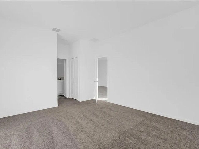 Building Photo - 4391 Pebbles Throw Dr