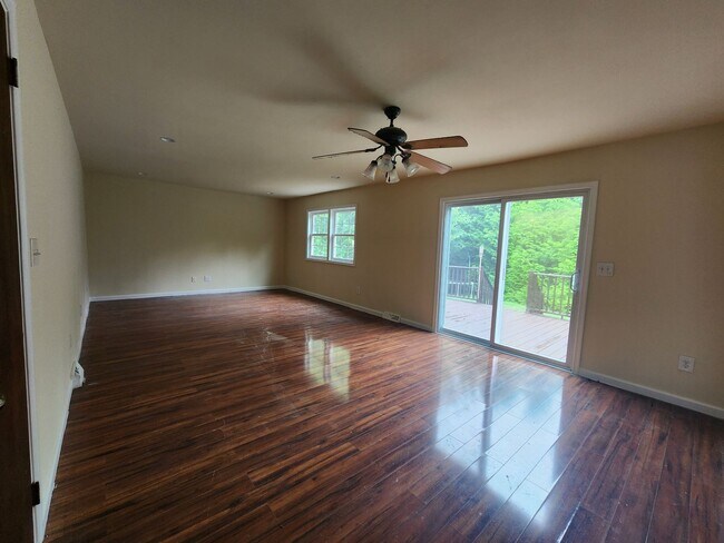 Building Photo - 321 Mayberry Ln