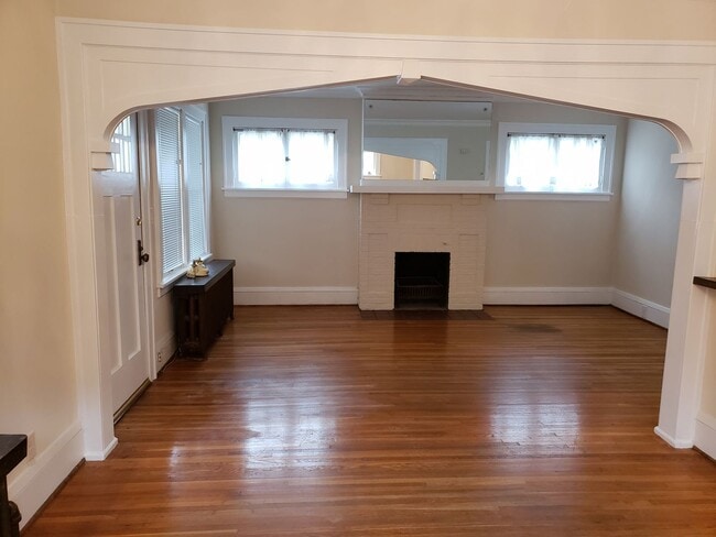 Building Photo - Beautiful 4 bedroom in Mac Groveland area