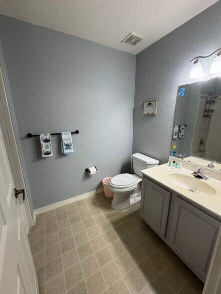 Building Photo - 4011 Venetian Bay Dr