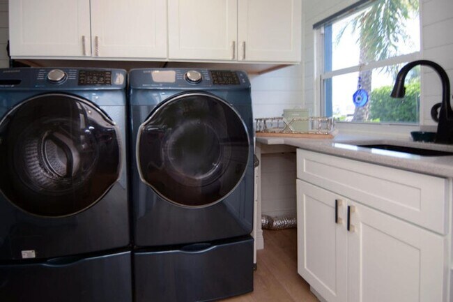 Building Photo - 3396 Pebble Pl