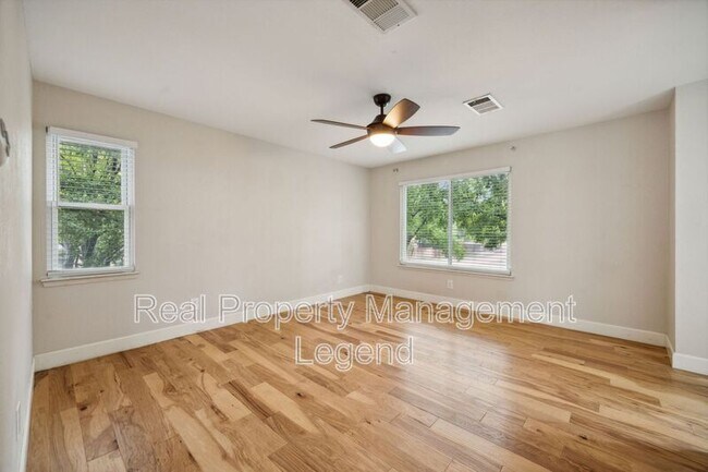 Building Photo - 2701 Harmon Dr
