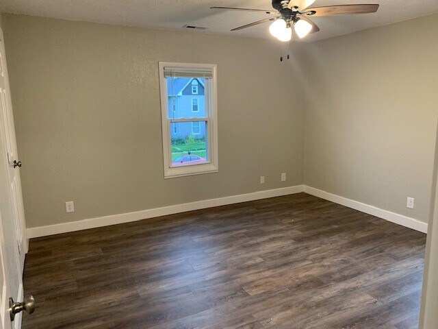 Building Photo - 408 B Ave NW