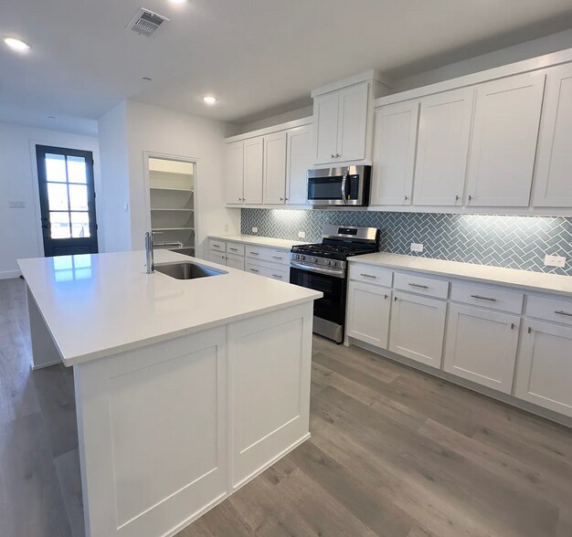 Building Photo - 9575 Speaker Dr