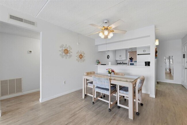 Building Photo - 12760 Indian Rocks Rd