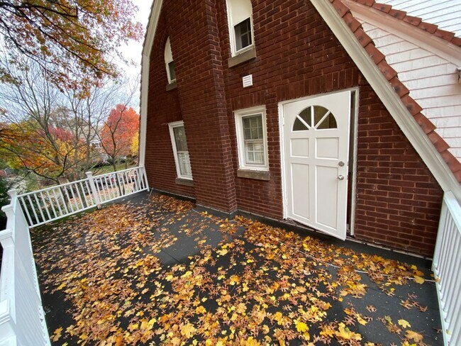 Building Photo - 2975 Claremont Rd