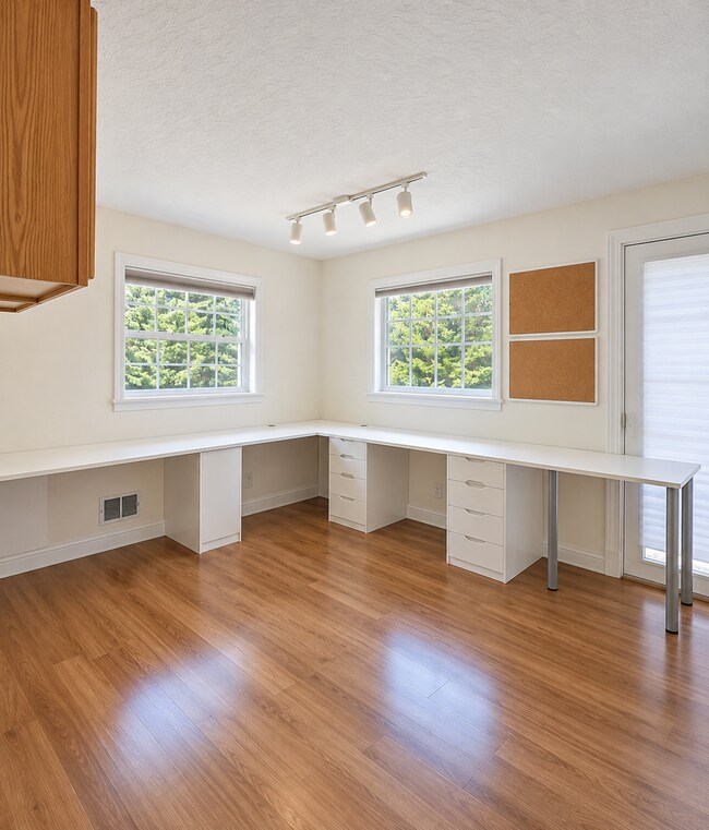 Building Photo - 31 Salal Way