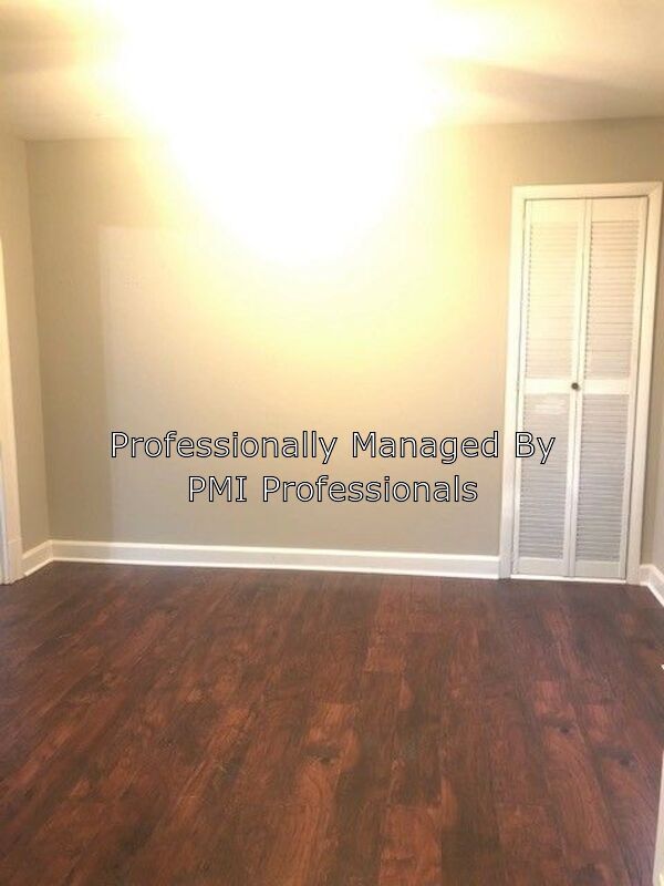 Building Photo - 909 Haynes Dr