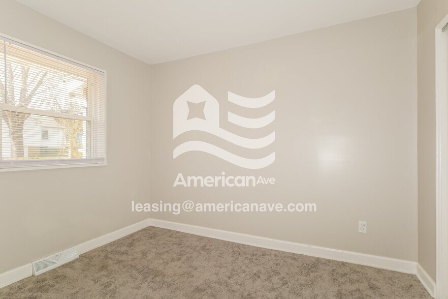 Building Photo - 10109 Ventura Dr