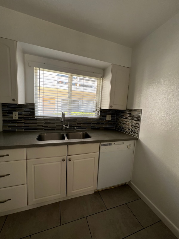 Building Photo - 2435 W 227th St