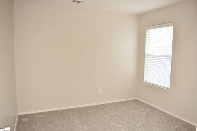 Building Photo - Wonderful 4-2-2 in N Ft. Worth, desirable ...