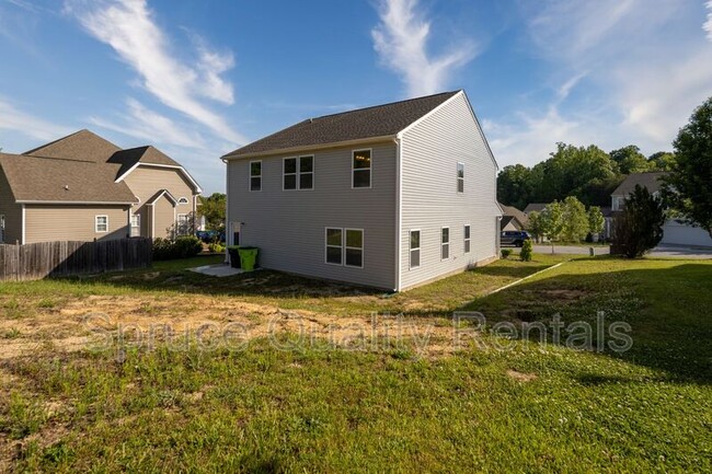 Building Photo - 411 Quicksilver Rd