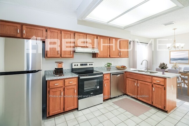 Building Photo - 3739 Mandarin Woods Dr N