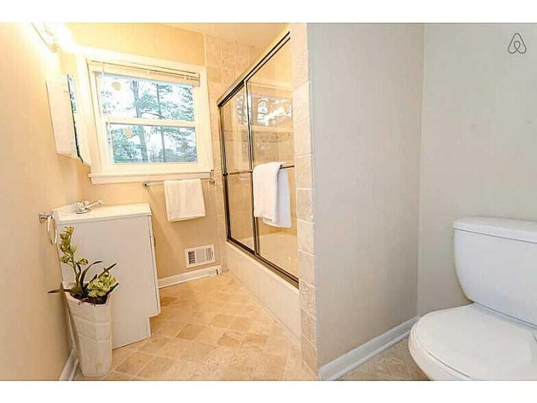 Building Photo - 1283 June Dr