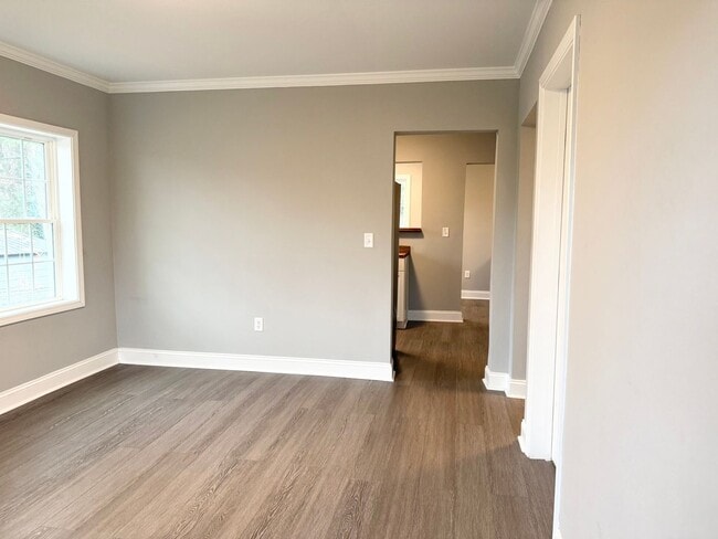 Building Photo - Renovated 2BR Home Minutes from Downtown Hickory – Washer & Dryer Included!