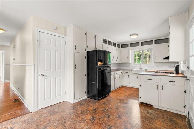 Building Photo - 3 Bedroom Ardmore Home- Pets Welcome-Flexible Lease Lengths Available