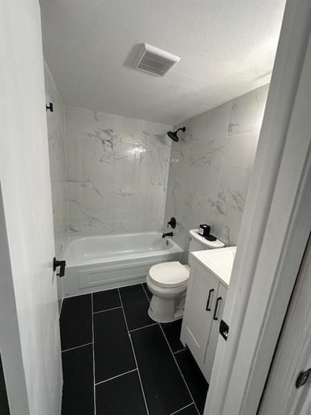 Building Photo - 2700 Coral Springs Dr