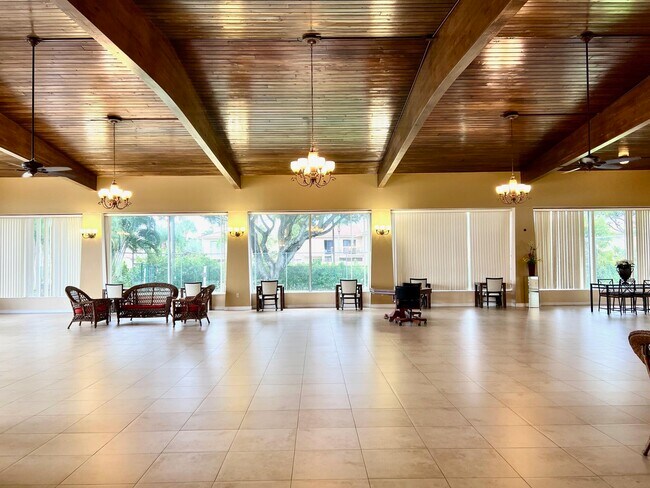 Building Photo - 500 Executive Center Dr