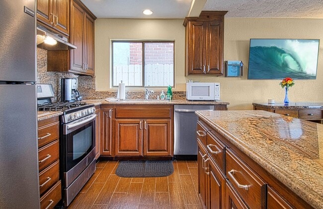 Building Photo - 414 E Oceanfront