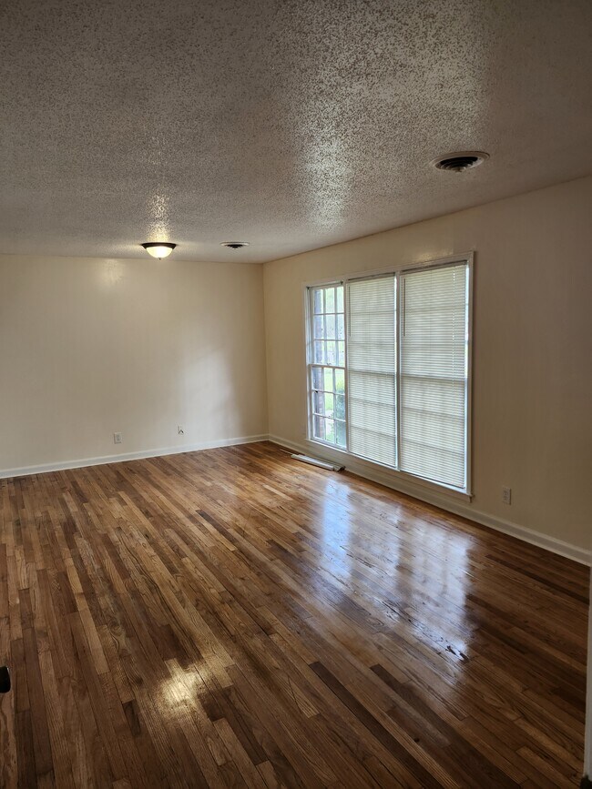 Building Photo - 1381 Biscayne Dr