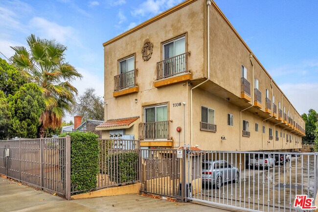 Building Photo - 7338 Balboa Blvd