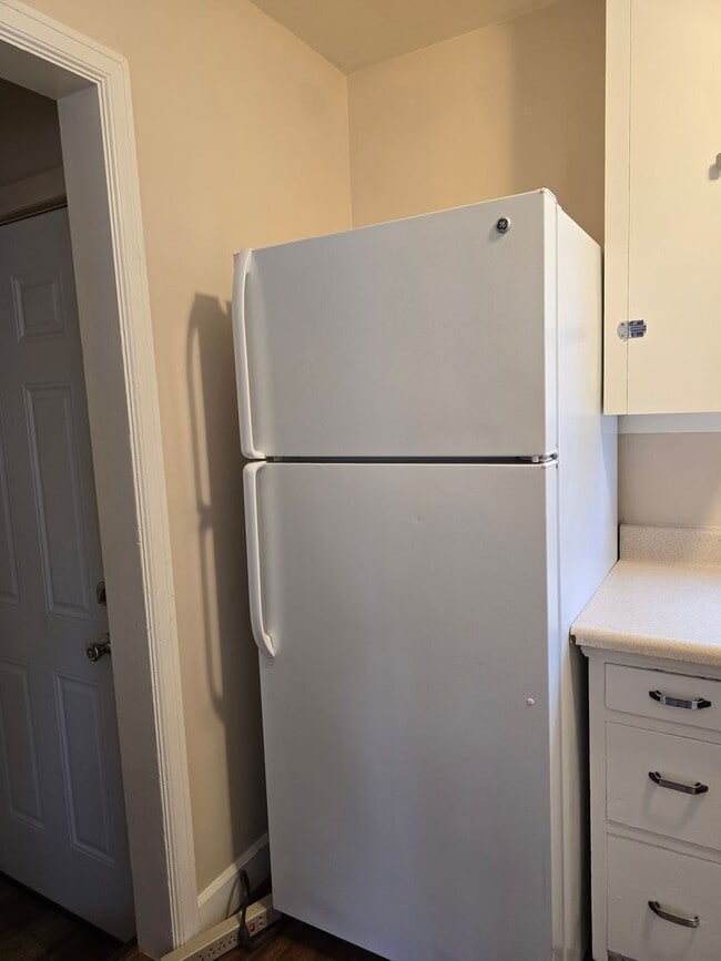 Building Photo - Eastside Charmer