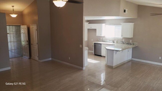 Building Photo - Immaculate 3 Bedroom 2 Bath House locate w...