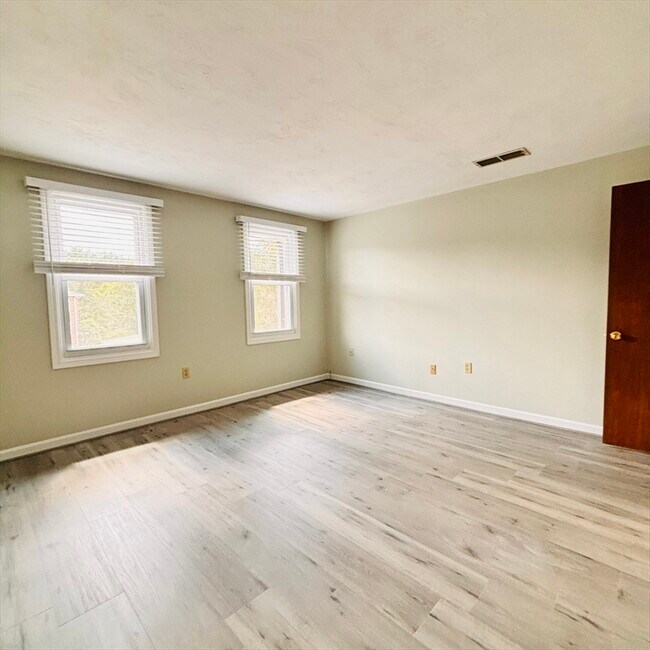 Building Photo - 364 Neponset St