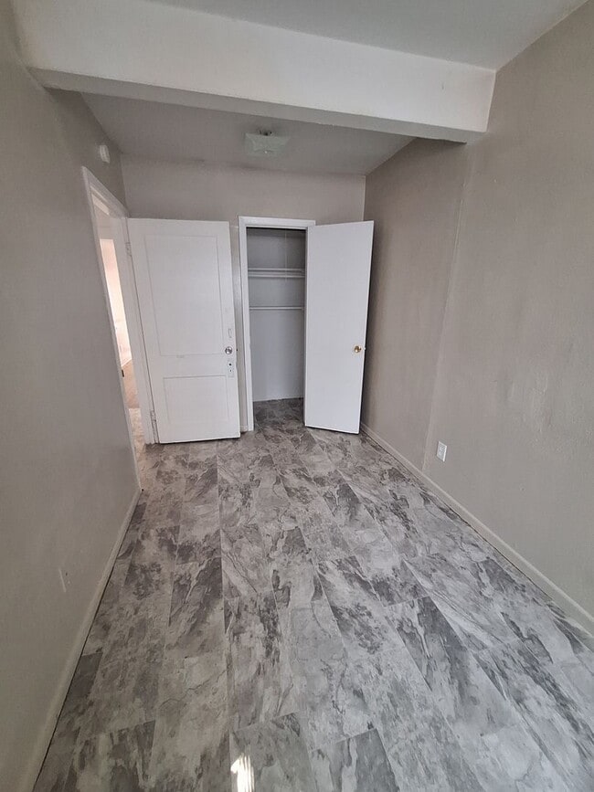 Building Photo - 3 bedroom, 1 bath