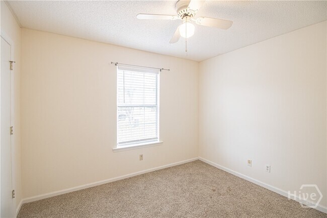 Building Photo - 148 Country Walk Cir