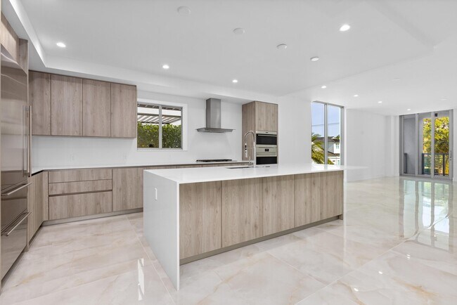 Primary Photo - 475 E Royal Palm Rd