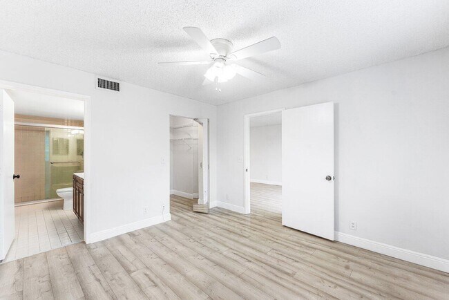 Building Photo - 2230 N Cypress Bend Dr