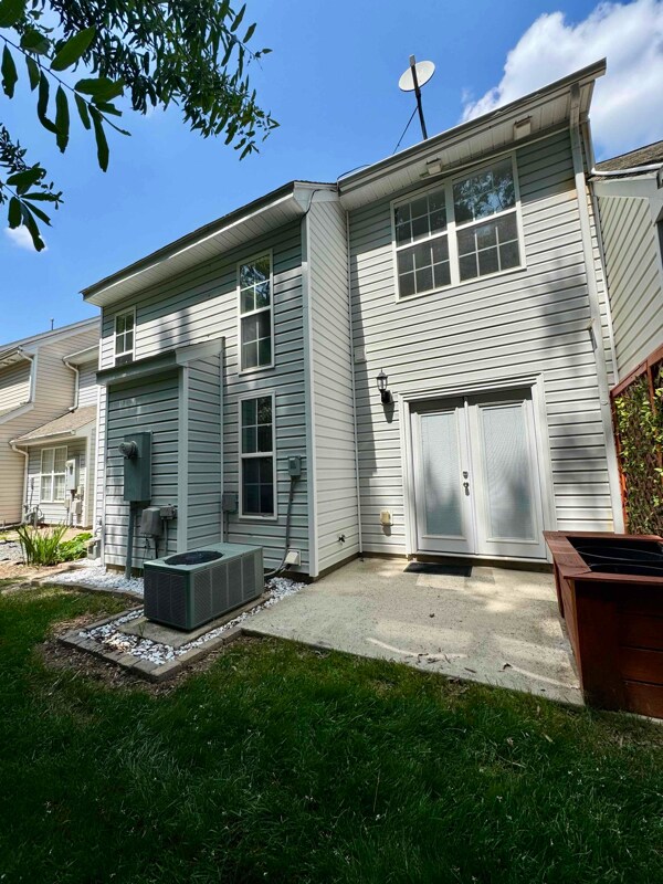 Building Photo - 8120 Christmas Ct