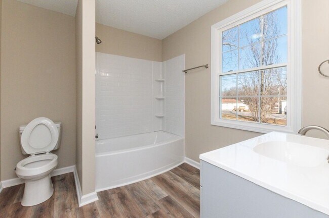 Building Photo - 816 Garrettsburg Rd