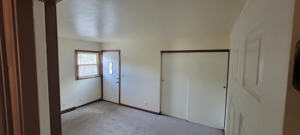 Building Photo - 5857 S Indiana Ave