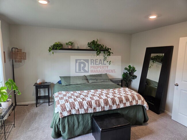 Building Photo - Check Out This Beautiful 4 Bedroom, 2.5 Bath Home!