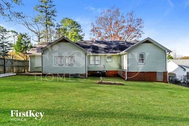 Building Photo - 600 Inglenook Dr SW