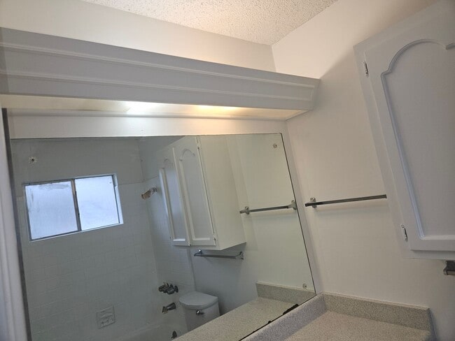 Building Photo - 2/2 Duplex in Leon Valley