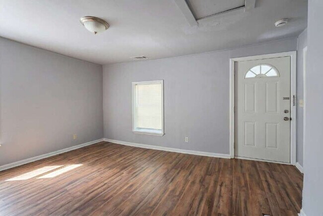 Building Photo - 934 Motley St