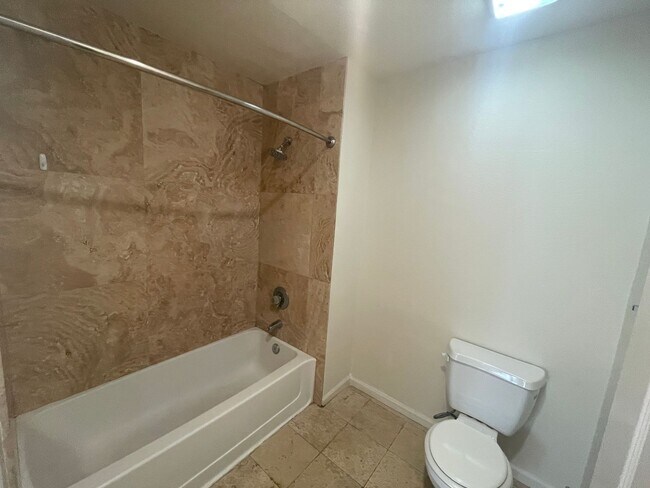 Building Photo - Beautiful Condominium in Gated Community in Canyon Crest!