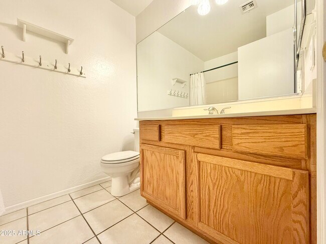 Building Photo - 2321 E Remington Pl