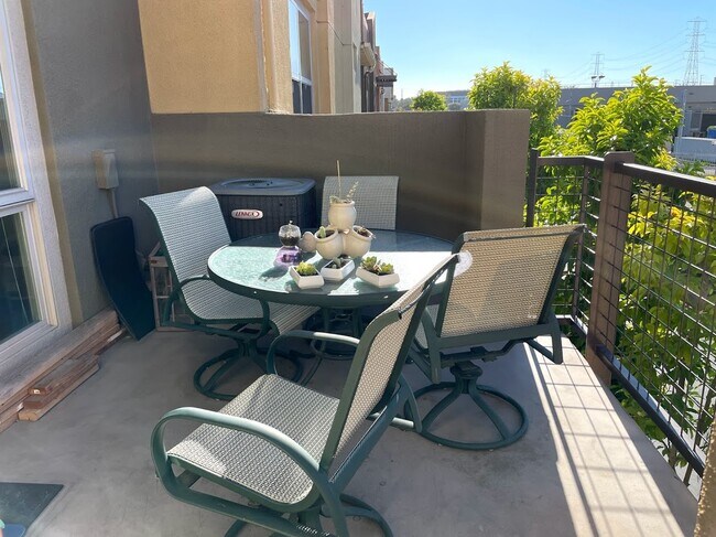 Building Photo - 5401 W 149th Plz